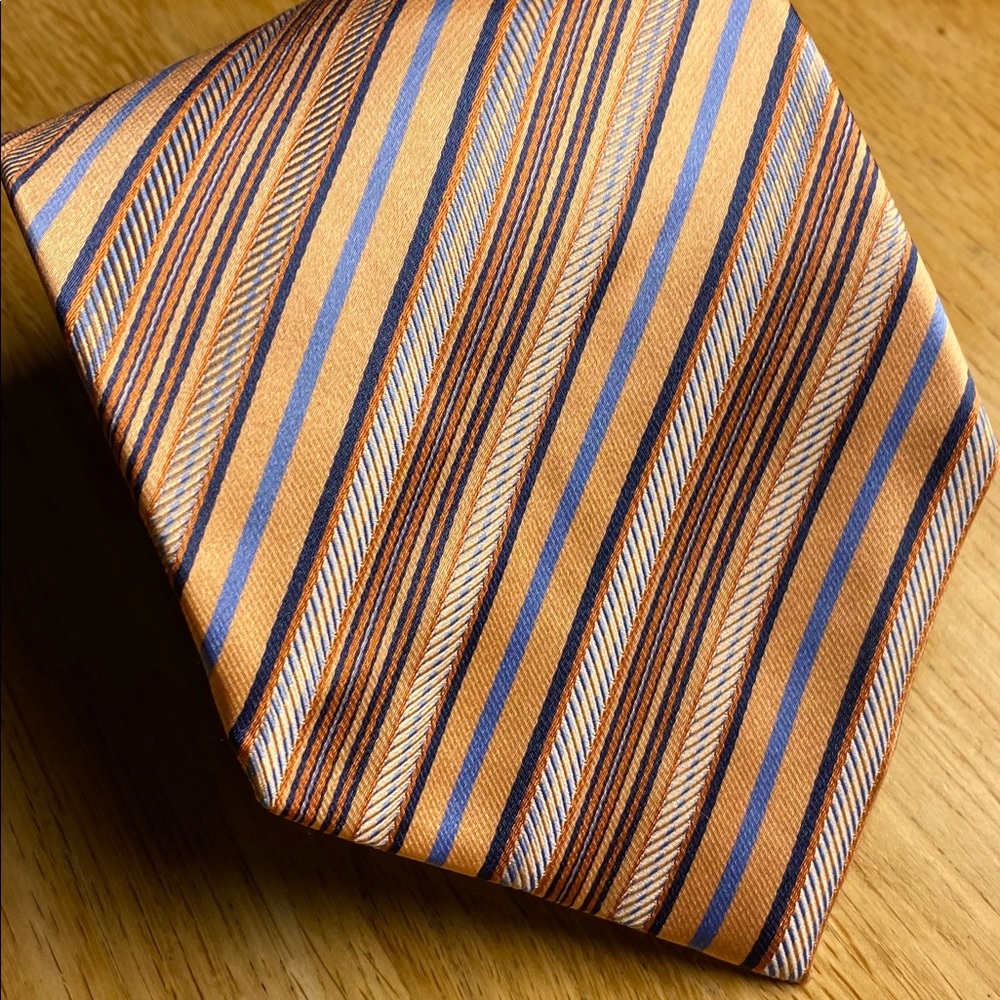 100% Silk tie designed in Italy